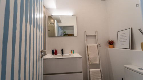 Elegant double ensuite bedroom in the heart of Faro - Gallery - 7
