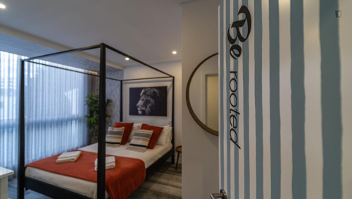 Elegant double ensuite bedroom in the heart of Faro - Gallery - 25