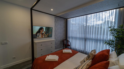 Elegant double ensuite bedroom in the heart of Faro - Gallery - 29