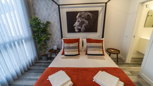 Elegant double ensuite bedroom in the heart of Faro - Gallery - 18