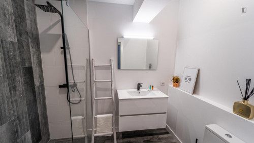 Inviting double ensuite bedroom near the Faro train station - Gallery - 11