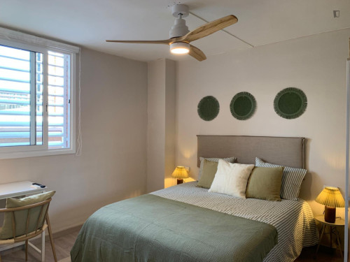 Inviting double bedroom in Les Corts