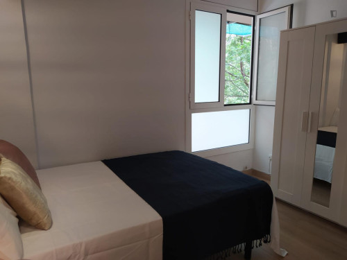 Double Bedroom close to Navas Metro