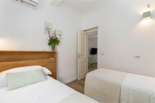 2-bedroom apartment, with furnished outdoor private patio - Gallery - 9