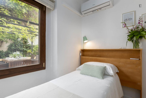 2-bedroom apartment, with furnished outdoor private patio - Gallery - 11