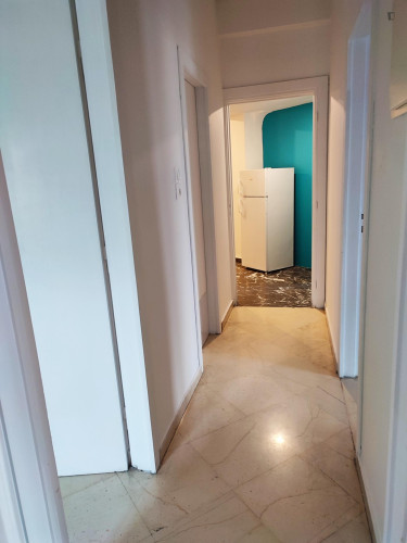 Modern double bedroom in a 10-bedroom apartment No18-6