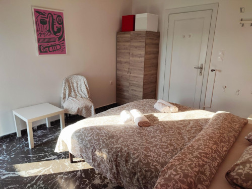 Modern double bedroom in a 10-bedroom apartment No18-7