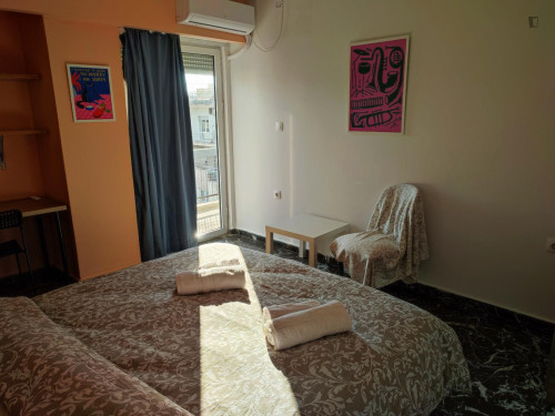 Modern double bedroom in a 10-bedroom apartment No18-7