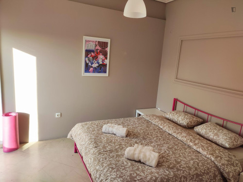 Modern double bedroom in a 10-bedroom apartment No18-3