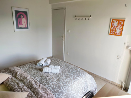 Modern double bedroom in a 10-bedroom apartment No18-5