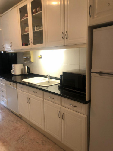 Double bedroom in 3-bedroom apartment - Gallery - 19