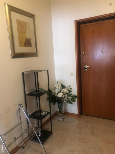 Double bedroom in 3-bedroom apartment - Gallery - 7
