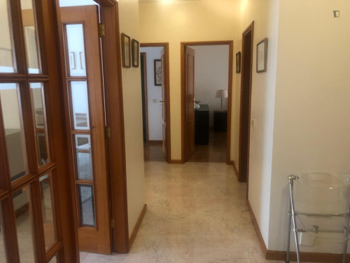 Double bedroom in 3-bedroom apartment - Gallery - 6