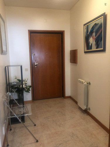 Double bedroom in 3-bedroom apartment - Gallery - 8