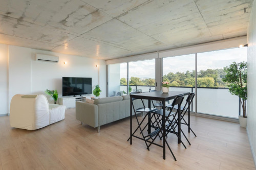Breezy and modern 2-bedroom flat in Quebrantões - Gallery - 29