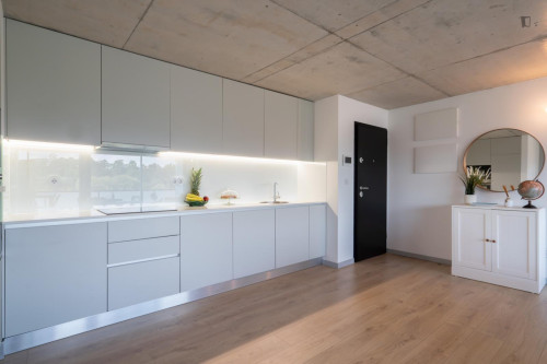 Breezy and modern 2-bedroom flat in Quebrantões - Gallery - 21