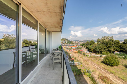 Breezy and modern 2-bedroom flat in Quebrantões - Gallery - 8