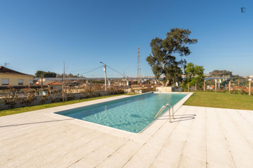 Breezy and modern 2-bedroom flat in Quebrantões - Gallery - 14