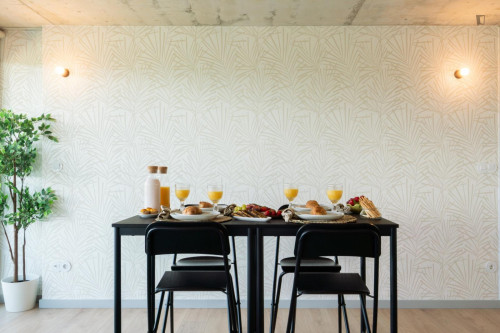Breezy and modern 2-bedroom flat in Quebrantões - Gallery - 23