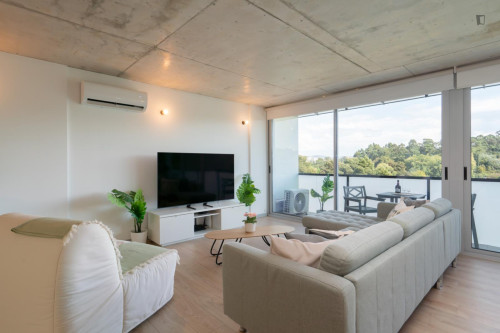 Breezy and modern 2-bedroom flat in Quebrantões - Gallery - 18