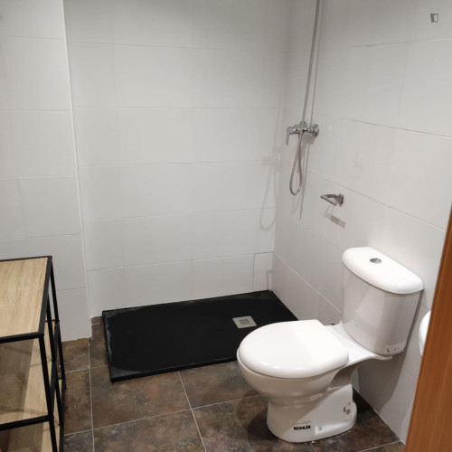Single bedroom, with balcony, in 3-bedroom apartment - Gallery - 8