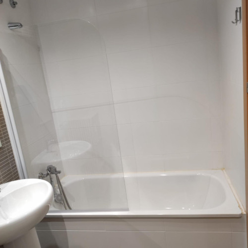 Single bedroom, with balcony, in 3-bedroom apartment - Gallery - 11