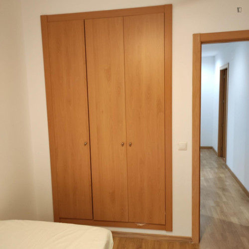 Single bedroom, with balcony, in 3-bedroom apartment