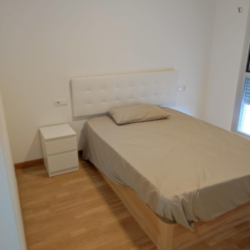 Double bedroom, with private bathroom, in 3-bedroom apartment