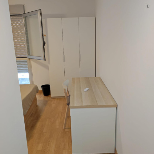 Double bedroom, with private bathroom, in 3-bedroom apartment
