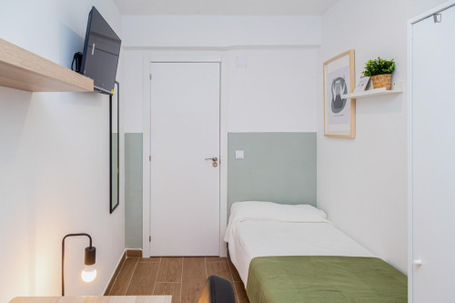 Appealing single bedroom