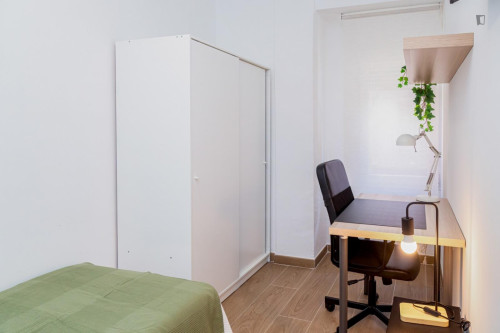 Appealing single bedroom