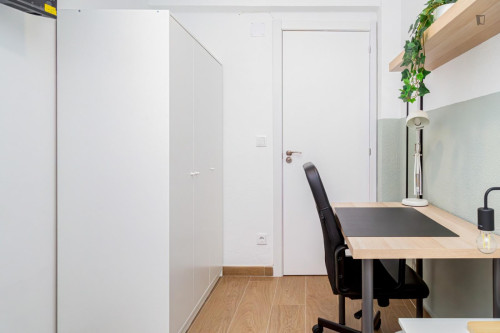 Attractive single bedroom