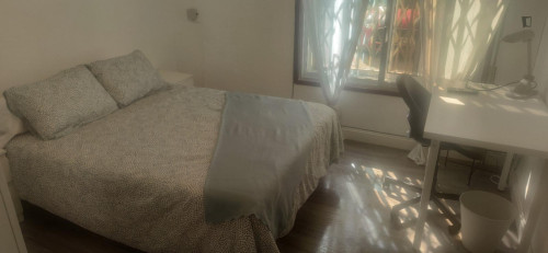 Very pleasant double bedroom in the Delicias district