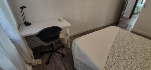 Very pleasant double bedroom in the Delicias district