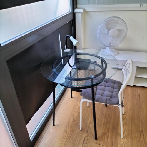 Lovely single bedroom with some restrictions in the kitchen (not possible to cook hot meals)