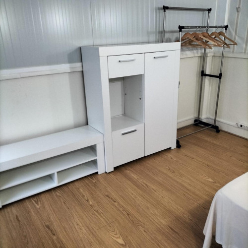 Lovely single bedroom with some restrictions in the kitchen (not possible to cook hot meals)