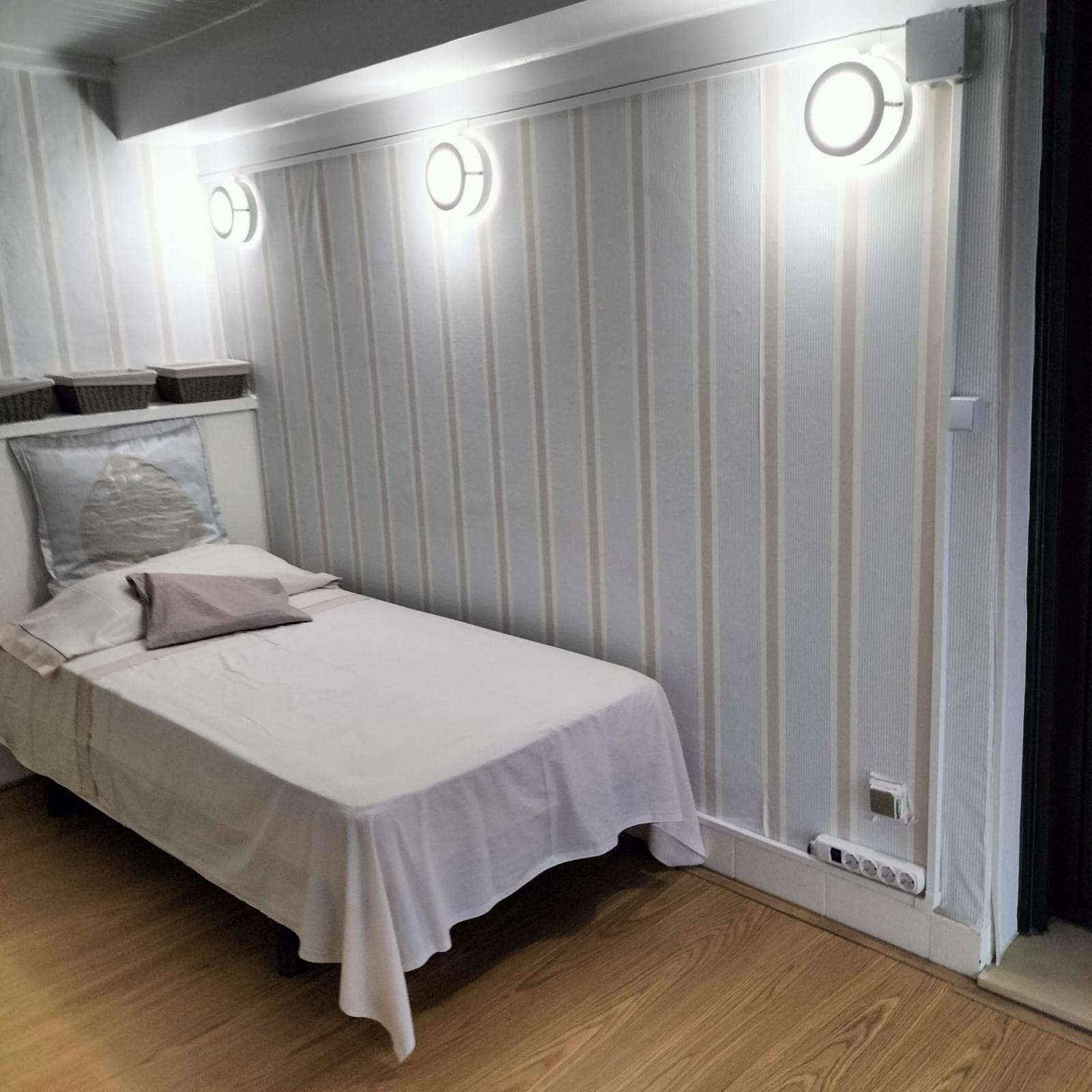 Lovely Single Bedroom With Some Restrictions In The Kitchen (not Possible To Cook Hot Meals) - Lovely single bedroom with some restrictions in the kitchen (not possible to cook hot meals) - Gallery - 1