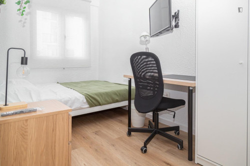 Appealing single bedroom