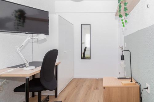 Appealing single bedroom