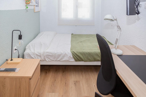 Appealing single bedroom