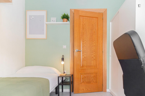 Attractive 4-bedroom apartment with balcony