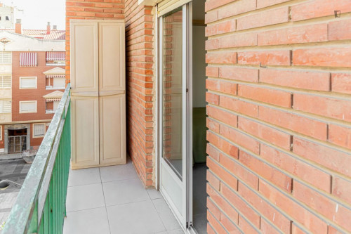 Attractive 4-bedroom apartment with balcony