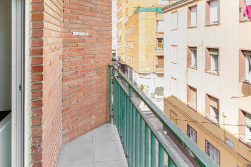 Attractive 4-bedroom apartment with balcony