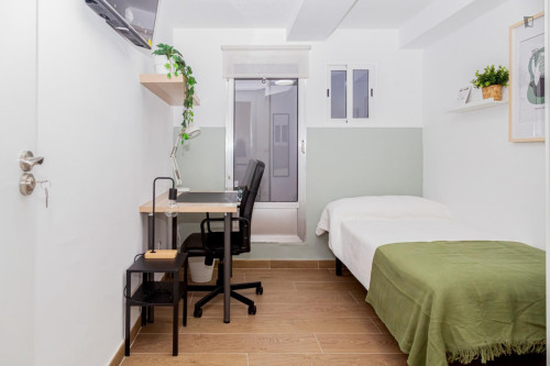 Attractive single bedroom with balcony