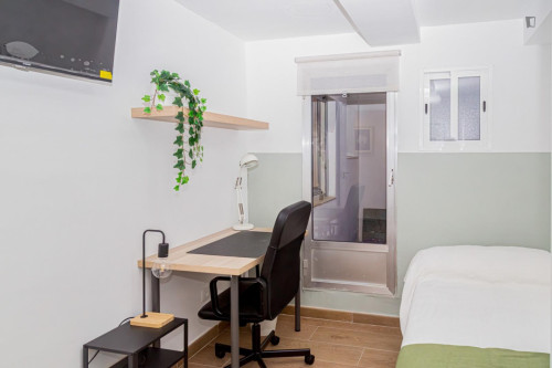 Attractive single bedroom with balcony