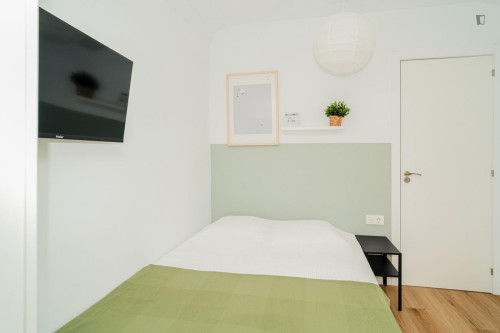 Appealing single bedroom