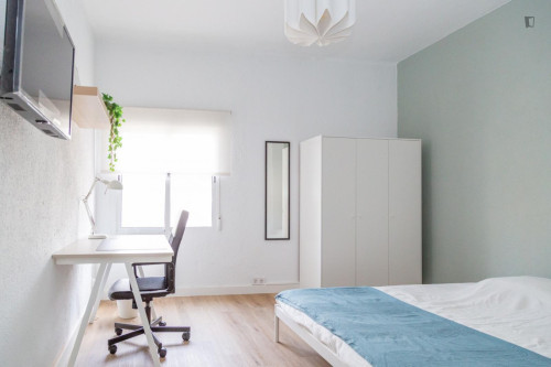 Attractive single bedroom in a property with balcony