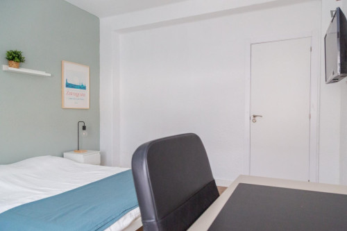 Attractive single bedroom in a property with balcony