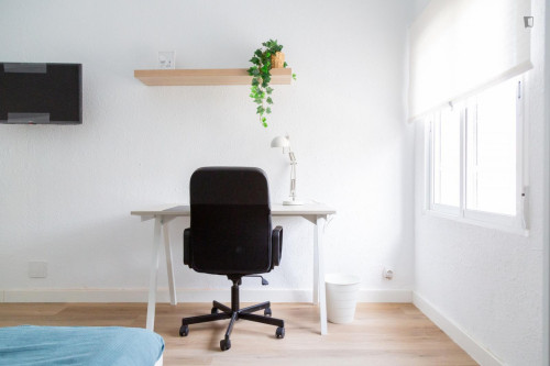 Attractive single bedroom in a property with balcony