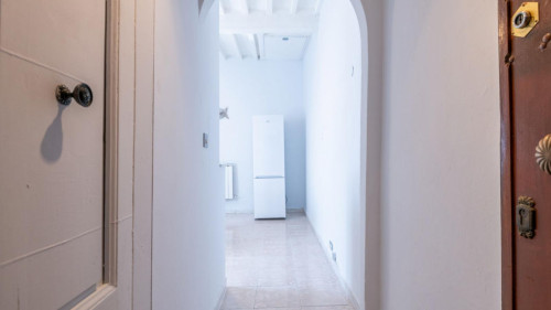 Tasteful 1-bedroom apartment in - Gallery - 7